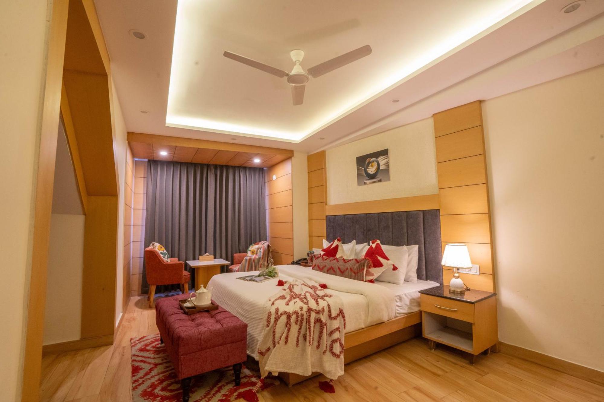 Super Hotel By Perfectstayz Mall Road موسوري المظهر الخارجي الصورة