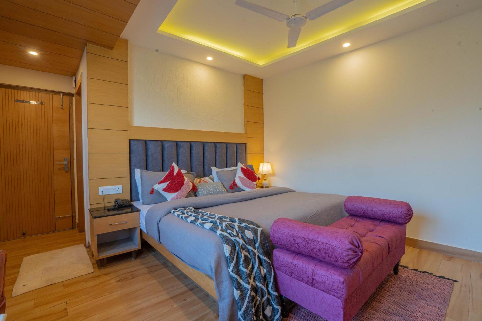 Super Hotel By Perfectstayz Mall Road موسوري المظهر الخارجي الصورة