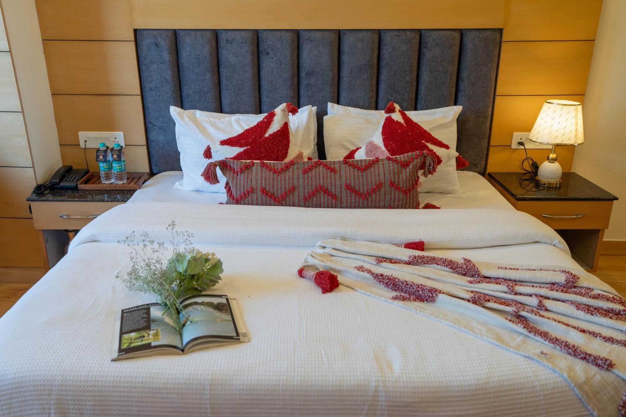 Super Hotel By Perfectstayz Mall Road موسوري المظهر الخارجي الصورة