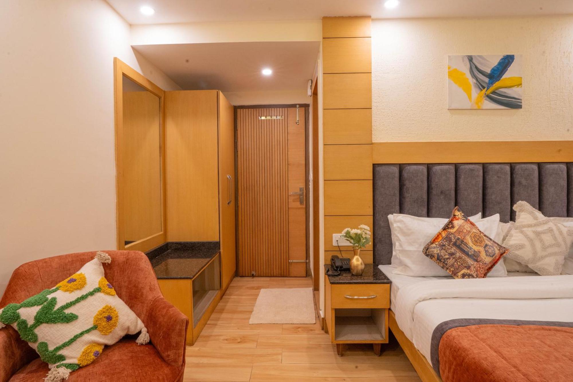 Super Hotel By Perfectstayz Mall Road موسوري المظهر الخارجي الصورة