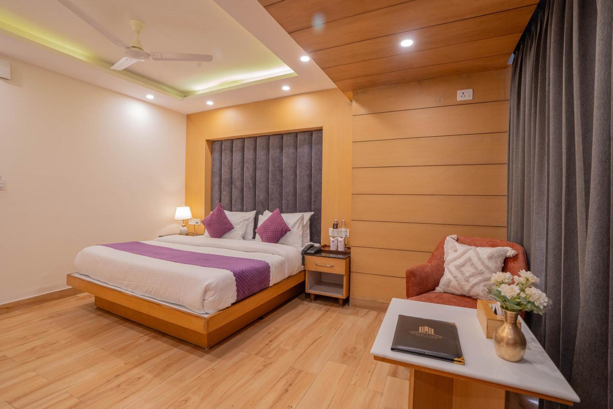 Super Hotel By Perfectstayz Mall Road موسوري المظهر الخارجي الصورة
